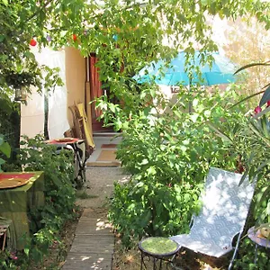 Joli Avec Jardinet Apartment
